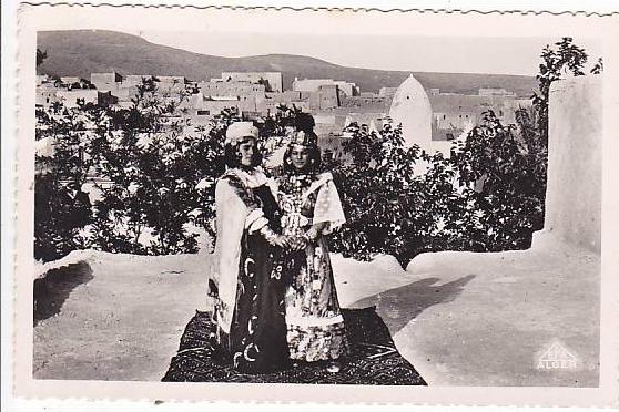 ALGERIE.  BOU SAADA.N 6. NAIELETTES SUR LA TERRASSE