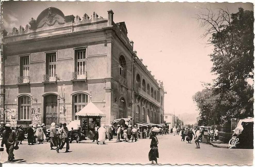 cpsm  bon etat ,    batna , le marché et le théatre , belle animation    