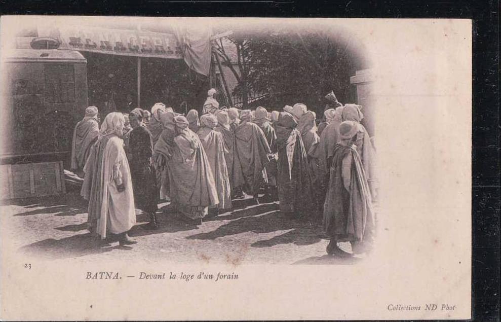 5 Devant la loge d'un forain LIRE DESCRIPTION ETAT