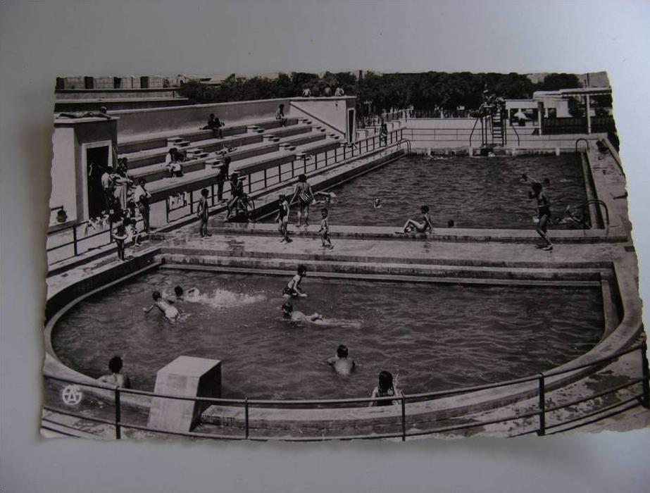 Carte postale ancienne BATNA La Piscine Municipale (animé)