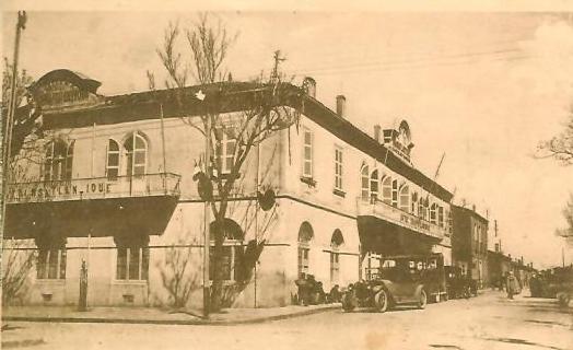 Algérie BATNA Hôtel Transatlantique (voitures)