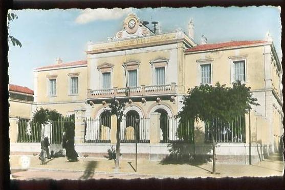 BATNA - 36  L' Hôtel de Ville - (Beau plan animé) - CPSM