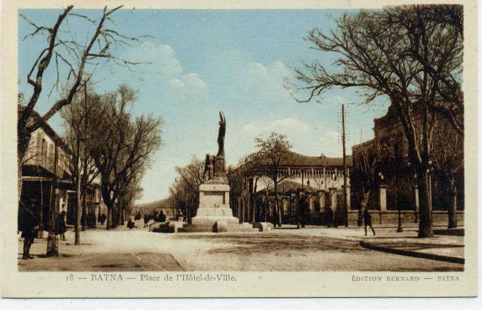 ALGERIE  BATNA Place de l'hôtel de ville , monument aux morts