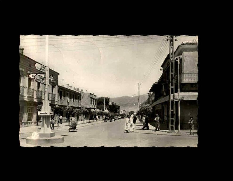 32 - BATNA - Avenue de la République