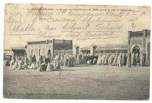Bechar ou Colomb-Bechar (Algérie)  Le receveur des contributions faisant la paye env 1914 (animée).