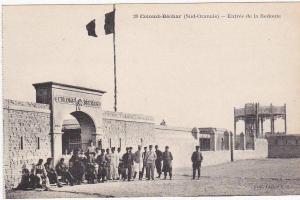 29 - Colomb-Béchar (Sud-Oranais) - Entrée de la Redoute (Belle animation)