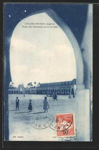 CPA Colomb-Bechar, Place des Chameaux et les Arcades