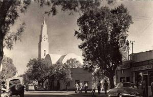 CARTE POSTALE SEMI-MODERNE. ALGERIE. COLOMB - BECHAR.  AVENUE POINCARE.