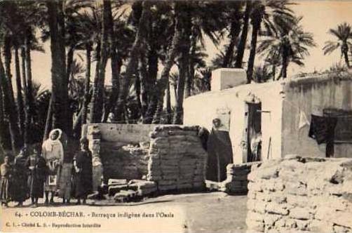 ALGERIE-COLOMB BECHAR Baraque indigene dans l´oasis.