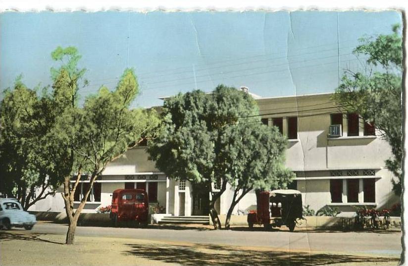 CPSM FORMAT CPA  -   COLOMB-BECHAR  -  LE COMMISSARIAT DE POLICE