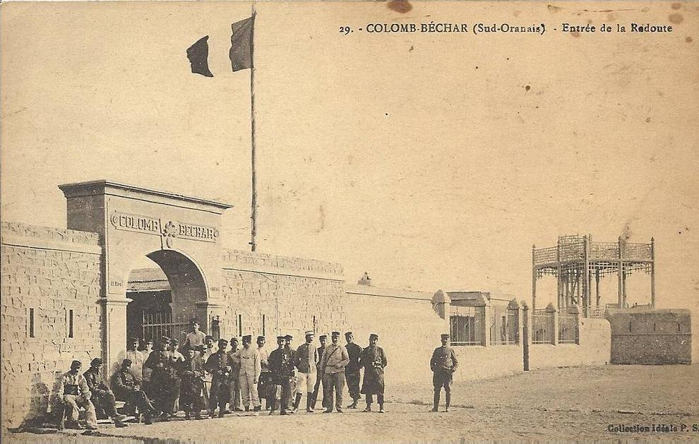 COLOMB BECHAR (Sud Oranais) - Entrée de la Redoute - Animation - Militaires