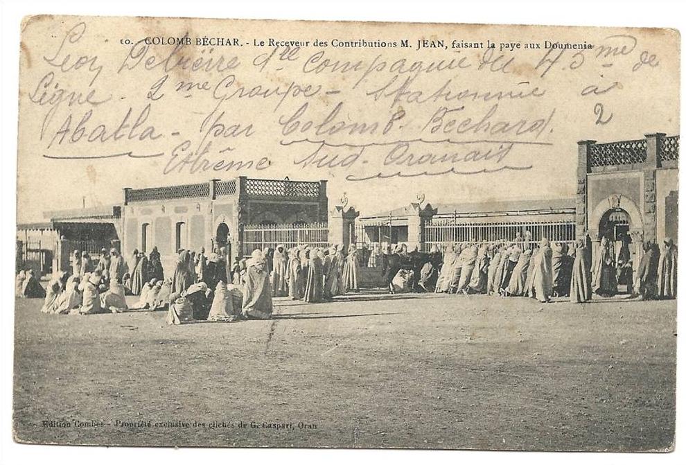 Bechar ou Colomb-Bechar (Algérie)  Le receveur des contributions faisant la paye env 1914 (animée).
