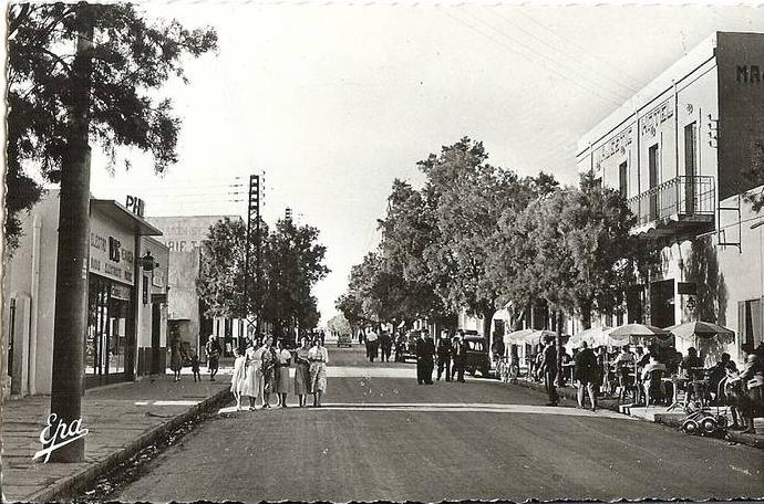 ALGERIE * COLOMB-BECHAR - Rue Poincarré - Semi moderne petit format