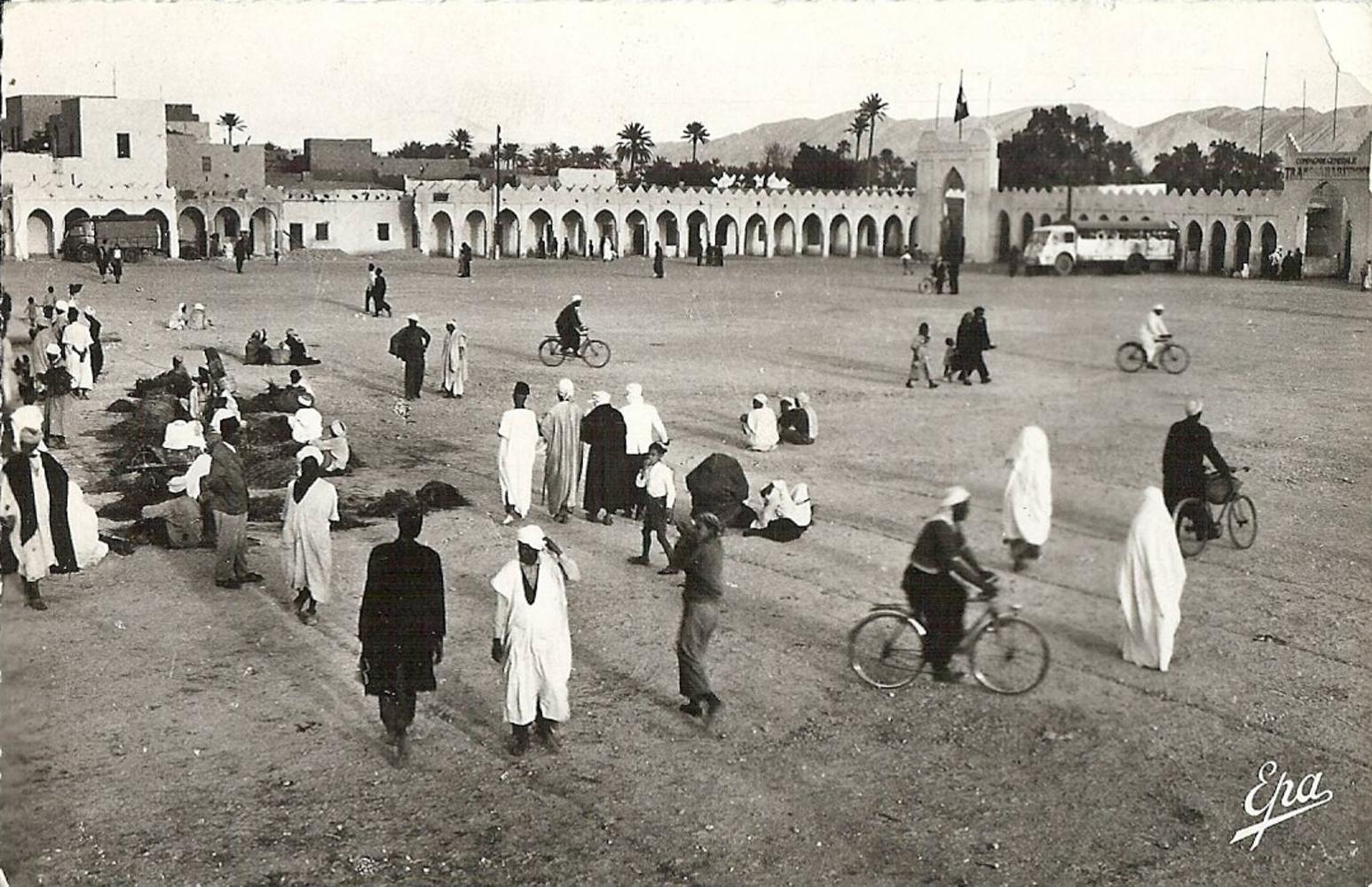 ALGERIE * COLOMB-BECHAR - Place Luteaud et la transaharienne - Semi moderne petit format