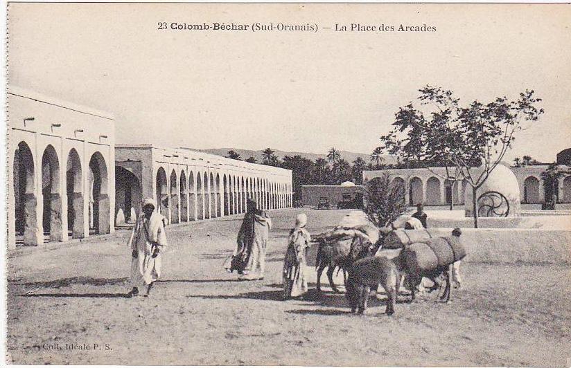 23 - Colomb-Béchar (Sud-Oranais) - La Place des Arcades (Belle animation)