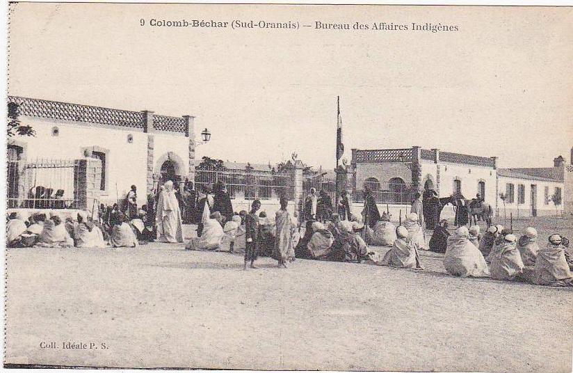9 - Colomb-Béchar (Sud-Oranais) - Bureau des Affaires Indigènes (Belle animation)