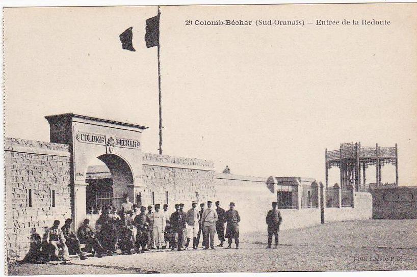 29 - Colomb-Béchar (Sud-Oranais) - Entrée de la Redoute (Belle animation)