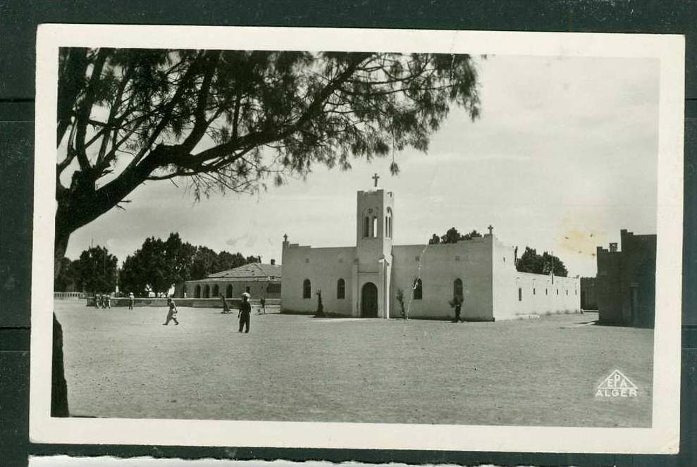 Colomb Béchard - place de l'église , ( cpa avec un plis central )    - Rk99