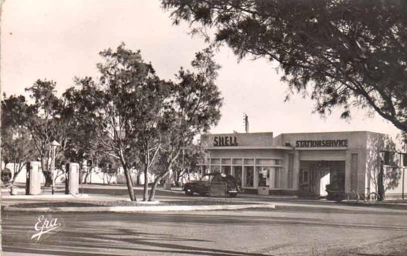 cpsm Colomb Bechar ( Algerie ) station Shell , pompes à essence