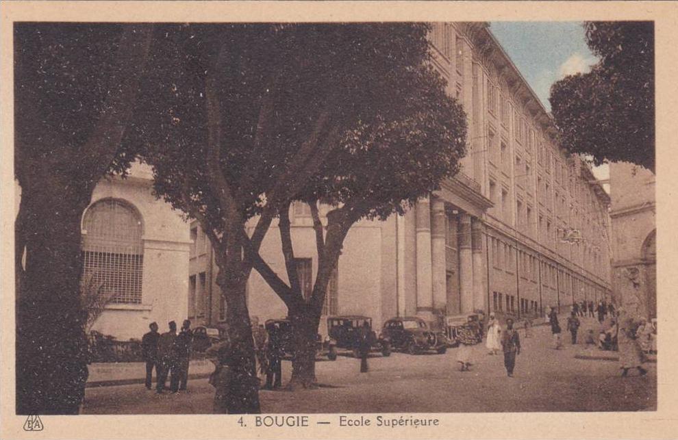 AFRIQUE,ALGERIE FRANCAISE,AFRICA,BOUGIE,B EJAIA EN 1939,RUE ANIMEE,ECOLE,PARKING