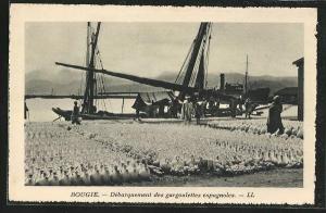 CPA Bougie, Debarquement des gargoulettes espagnoles