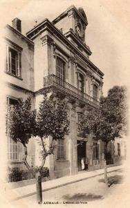 AUMALE         L HOTEL DE VILLE