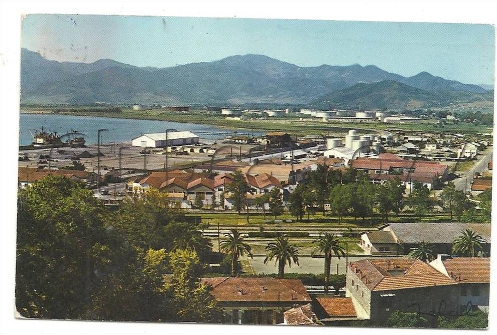 Bougie ou Béjaïa ou با;ة  (Algérie)  Vue sur les installations portuaires prise de la gare en 1960.