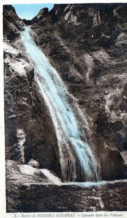 BOUGIE-DJIDJELLI; Route de BOUGIE à DJIDJELLI Cascade dans les Falaises.