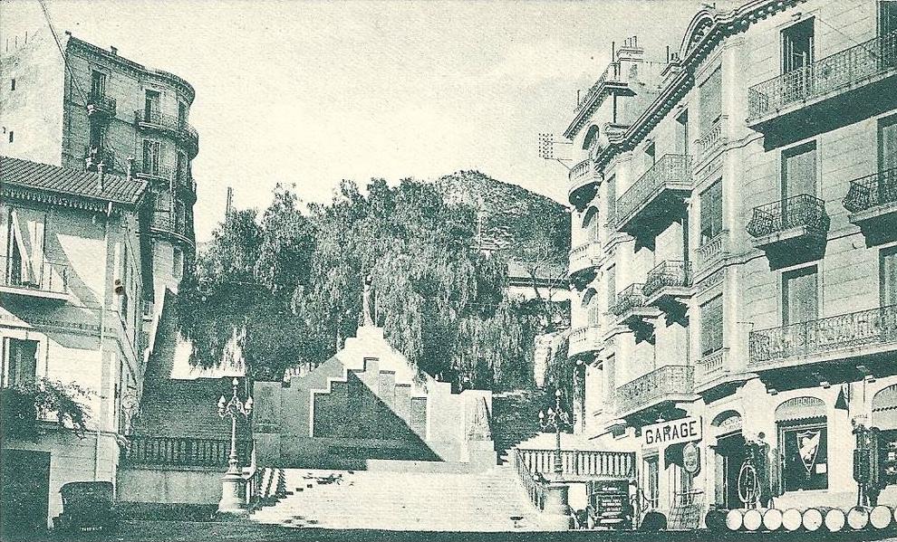 BOUGIE  -  ALGERIE  -  Le monument aux morts  -  151212