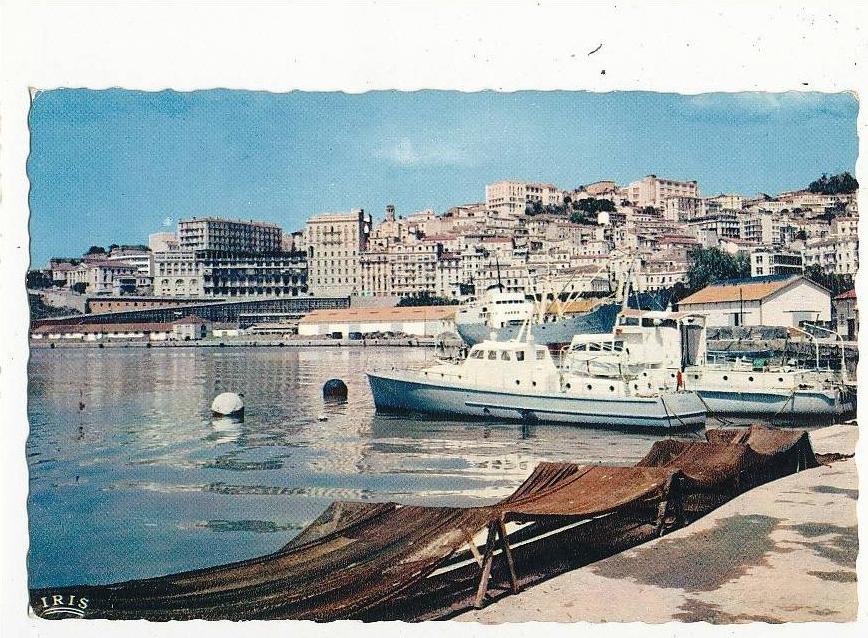 BOUGIE ALGERIE SUR LE PORT ET LA VILLE CPSM BON ETAT