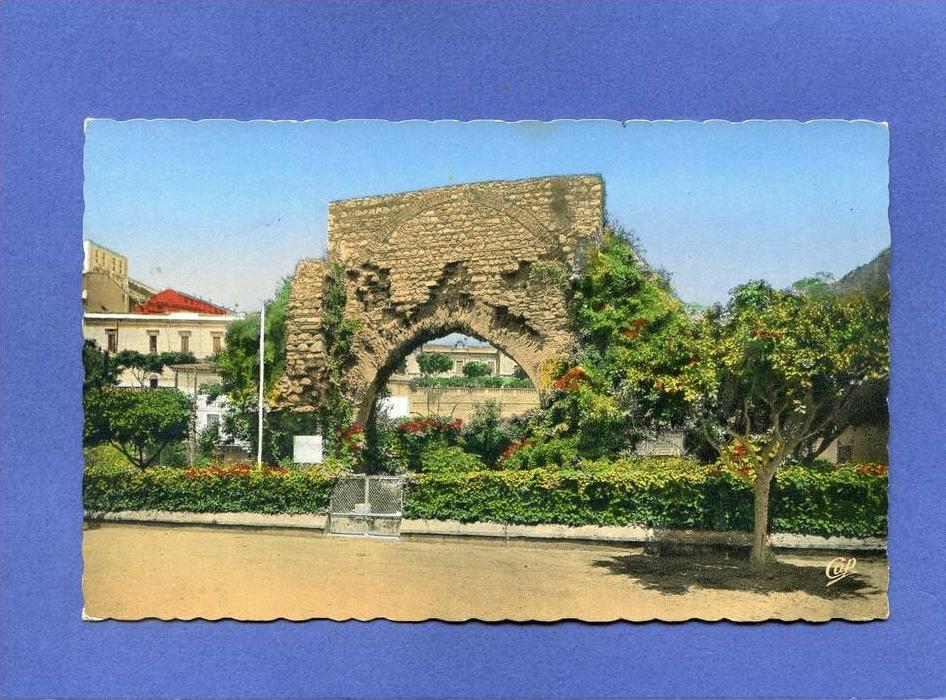 Z - Algérie - BOUGIE - Bejaia - Porte Sarrazine - jardin public - Afrique du Nord