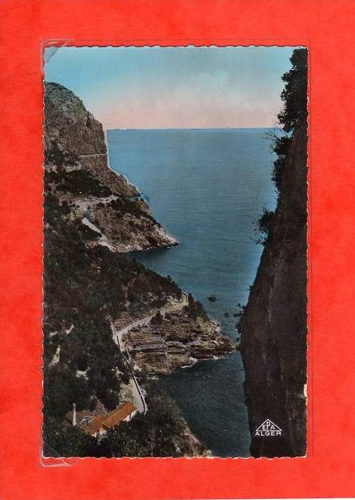 bougie N°7   coin pittoresque et route en corniche   edition  photo africaine ( non écrite )