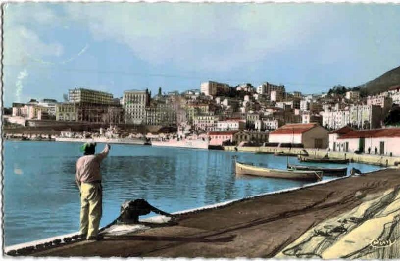 Afrique - Algérie - Bougie  - port - a quai  batiments de la marine nationale