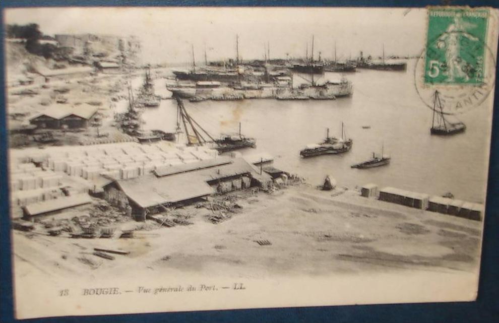 BOUGIE.Vue Générale du Port.Cpa,voyagé,be,plisur e angle sup g