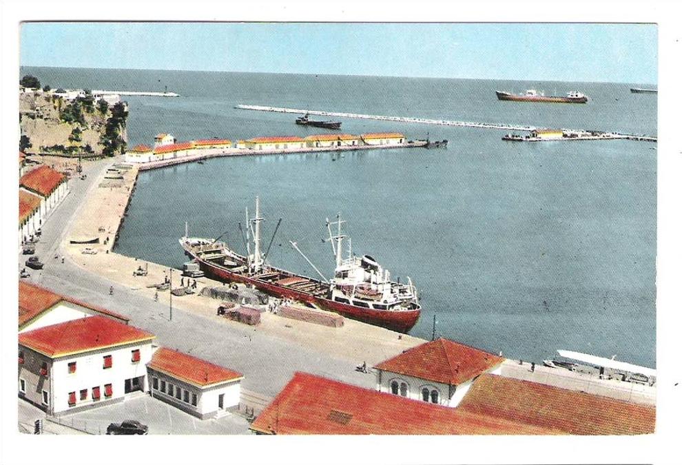 BOUGIE, Algérie Le Port ; Cargo ,AUTO 403 Peugeot ; TB