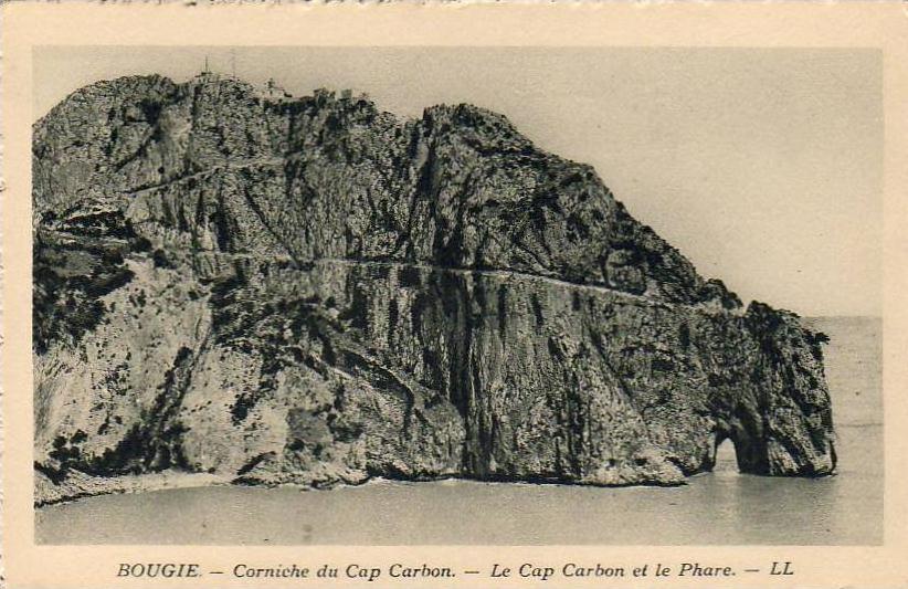ALGERIE  BOUGIE  Corniche du Cap Carbon- Le Cap Carbon et le phare  ...... ( Ref FA398 )