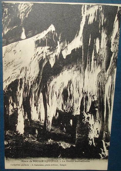 Route de BOUGIE A DJIDJELLI.La Grotte merveilleuse.Cpa,voyagé,b e,animée