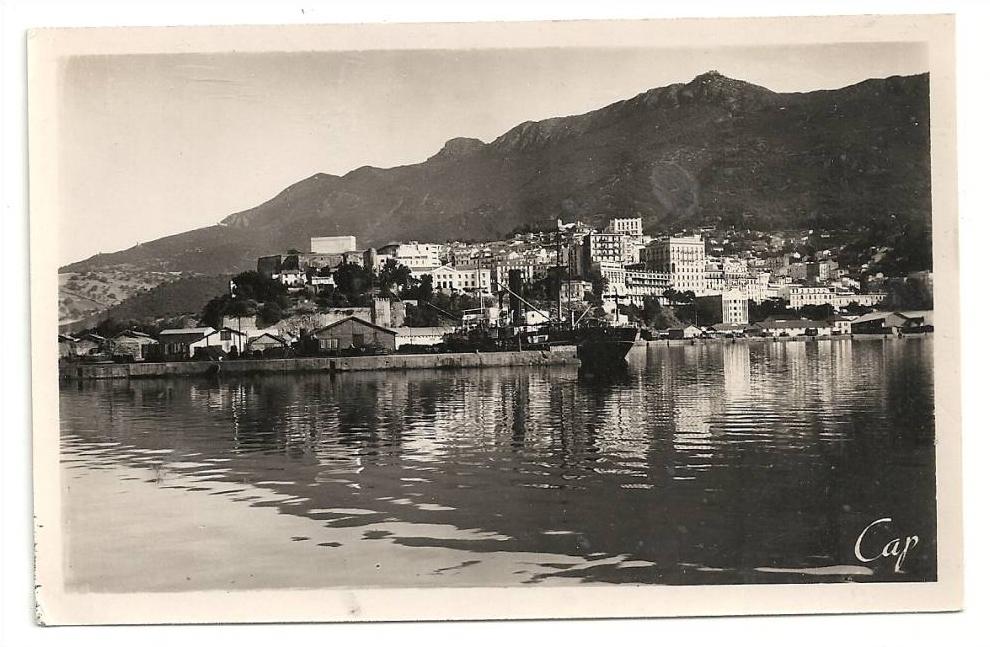 Bejaia ou Bougie (Algérie)  Vue générale du bourg et de Le Gouraya env 1950.