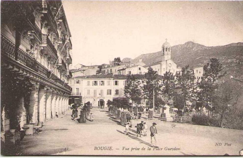 BOUGIE - Vue prise de la Place Gueydon