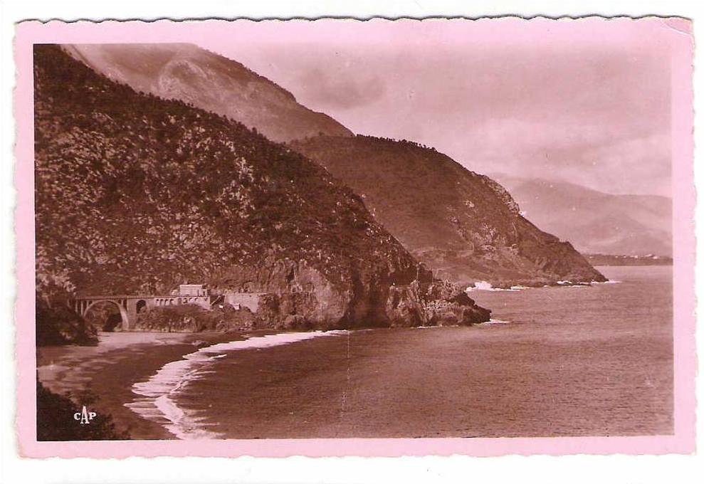 Route de DJIDJELLI à Bougie , Algérie; la Baie de Dar El Oued; TB