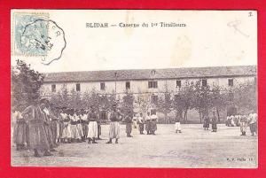 E-Algérie-218DP  BLIDAH, caserne du 1er tirailleurs, animation, cpa