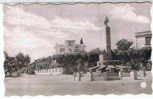 GUELMA    LE MONUMENT  AUX  MORTS     CPSM      TBE   1H800
