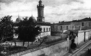 GUELMA (CONSTANTINE)...LA MOSQUEE.....CPSM PETIT FORMAT