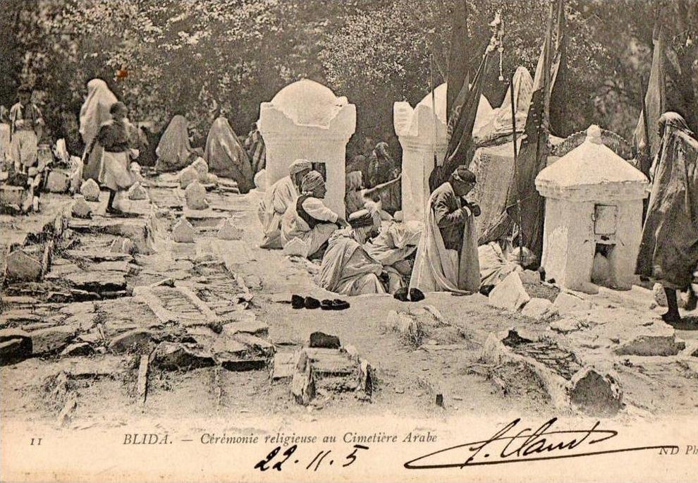 ALGERIE - BLIDA - cérémonie religieuse au cimetière arabe