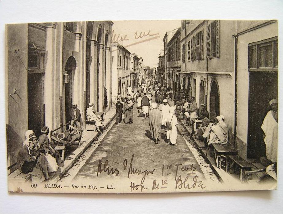 cpa, très belle vue animée, Blida, rue du Bey