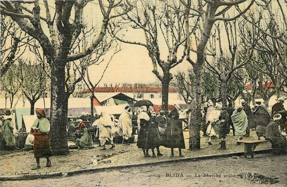 CPA ALGERIE / Blida, le marché arabe / RARE CARTE TOILÉE