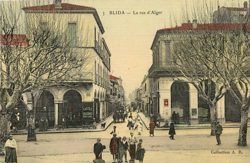 CPA ALGERIE / Blida, la rue d'Alger / RARE CARTE TOILÉE