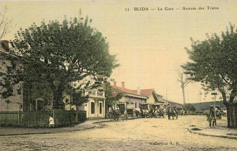 CPA ALGERIE / Blida, la gare/ RARE CARTE TOILÉE