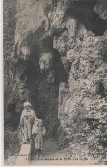 51   BLIDA LES GORGES DE LA CHIFFA LA GROTTE