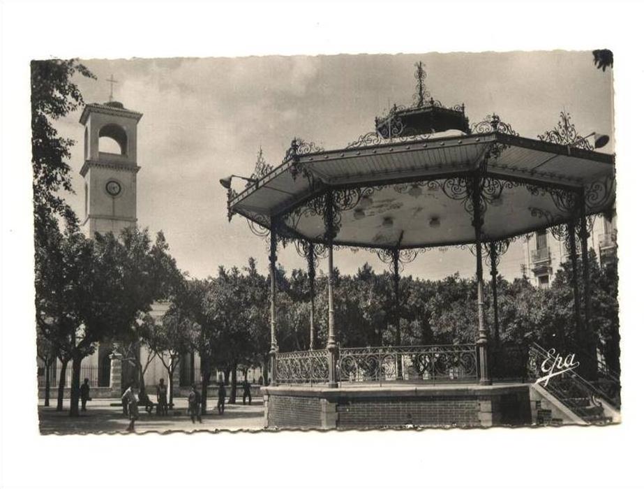 CPSM  GUELMA  LE KIOSQUE A MUSIQUE